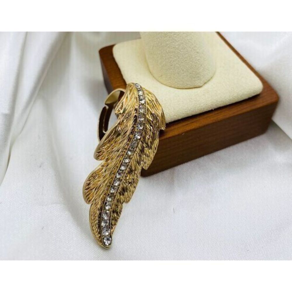 Vintage gold Tone Rhinestone Feather bold statement ring - Picture 1 of 6